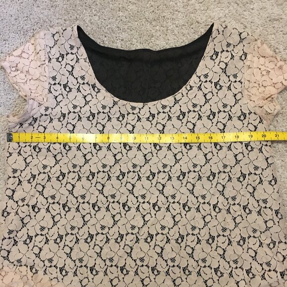 Champagne Pink Floral Lace Short Sleeve Top - Picture 11 of 15